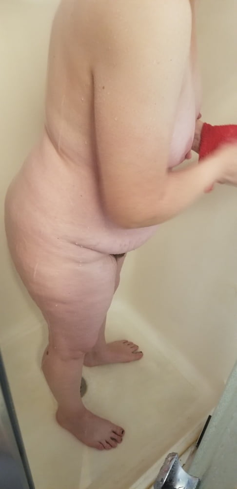 Meine sexy mormonische Frau in der Dusche
 #98033102