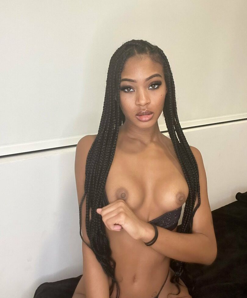 Isla Biza desnuda #108867924