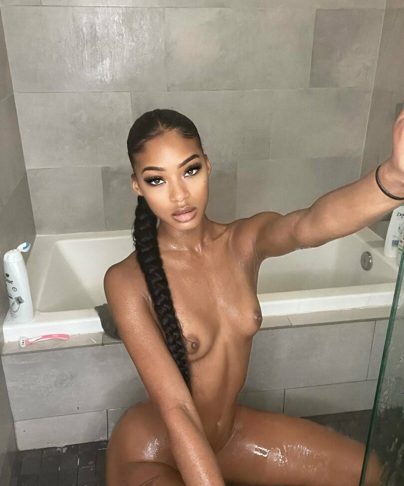 Isla Biza desnuda #108867987