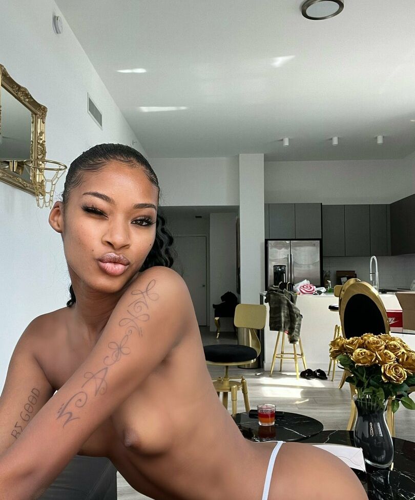 Isla Biza desnuda #108868001