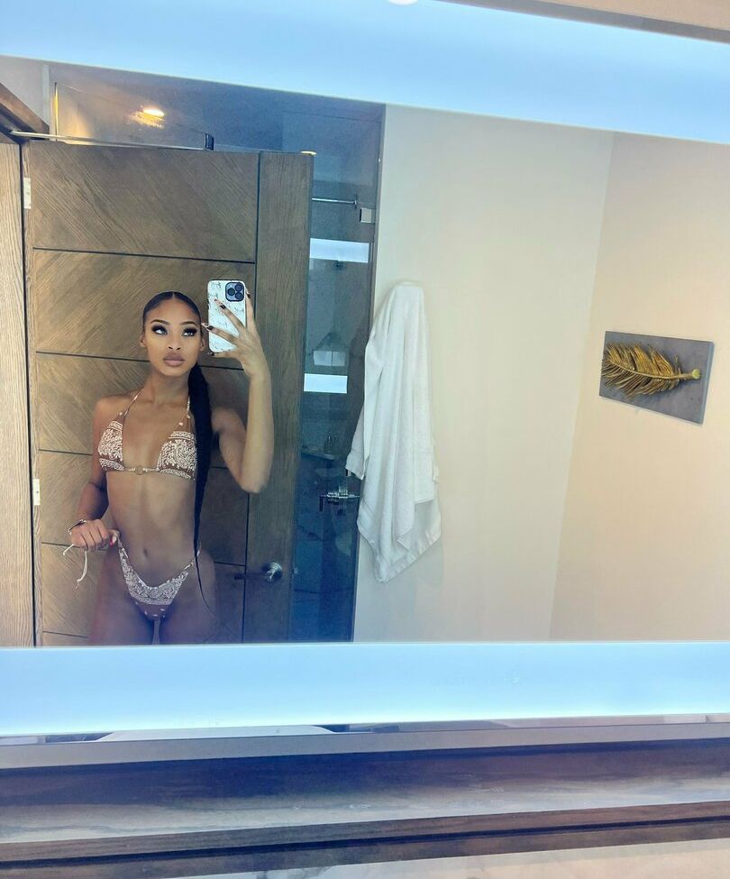 Isla Biza desnuda #108868002