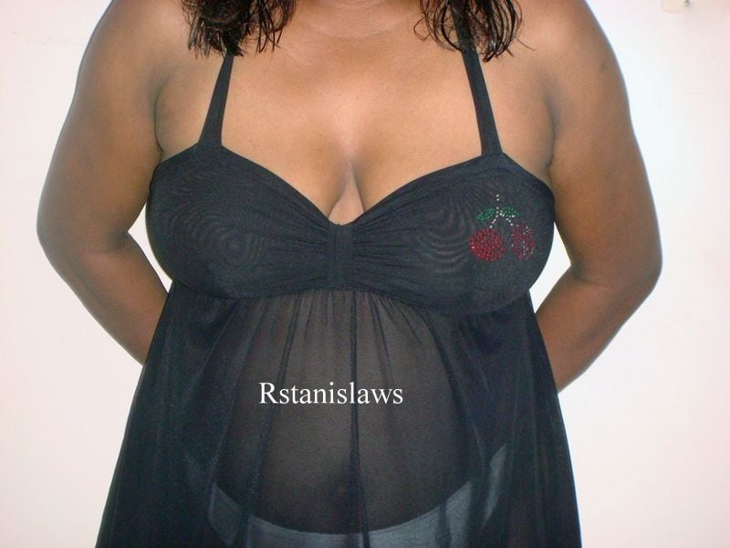 Photos sexy d'une tante sri lankaise montrant ses jolis seins
 #89726608