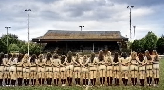 Oxford rugby ragazze calendario nudo
 #92860446