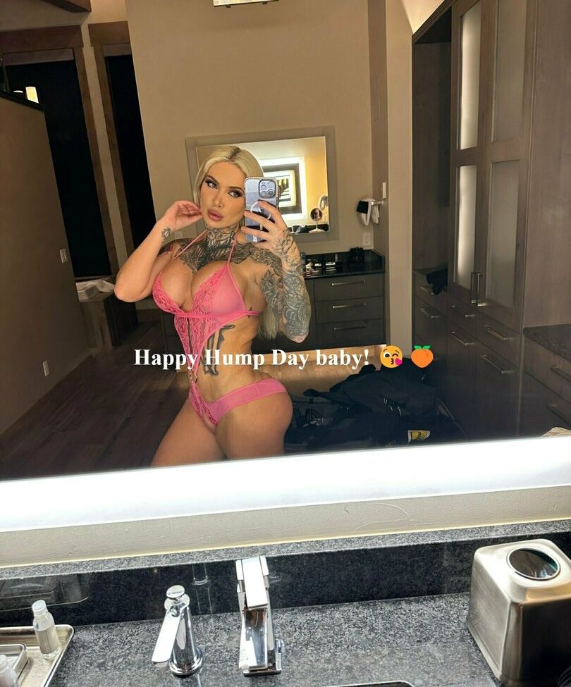 Christina Savoyy desnuda #108776807