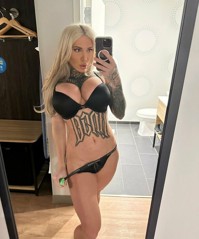 Christina Savoyy desnuda #108776821