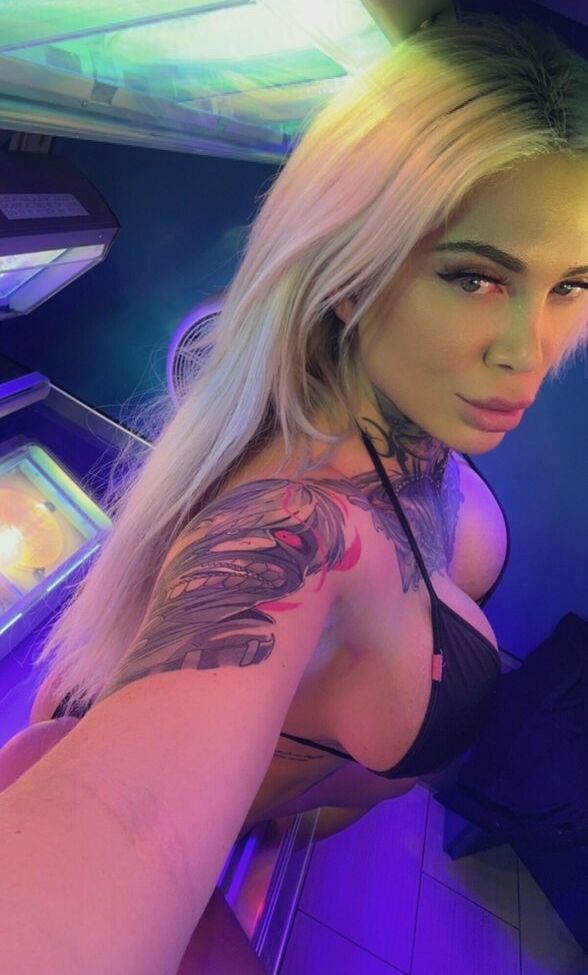 Christina Savoyy desnuda #108776835