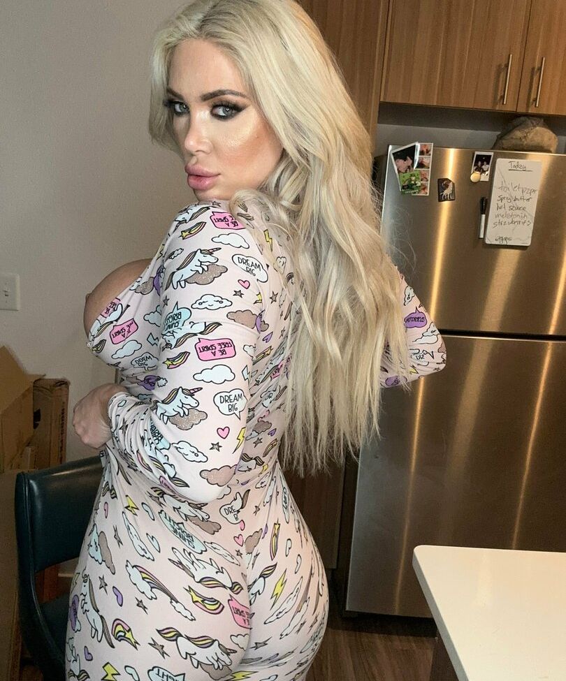 Christina Savoyy desnuda #108776847