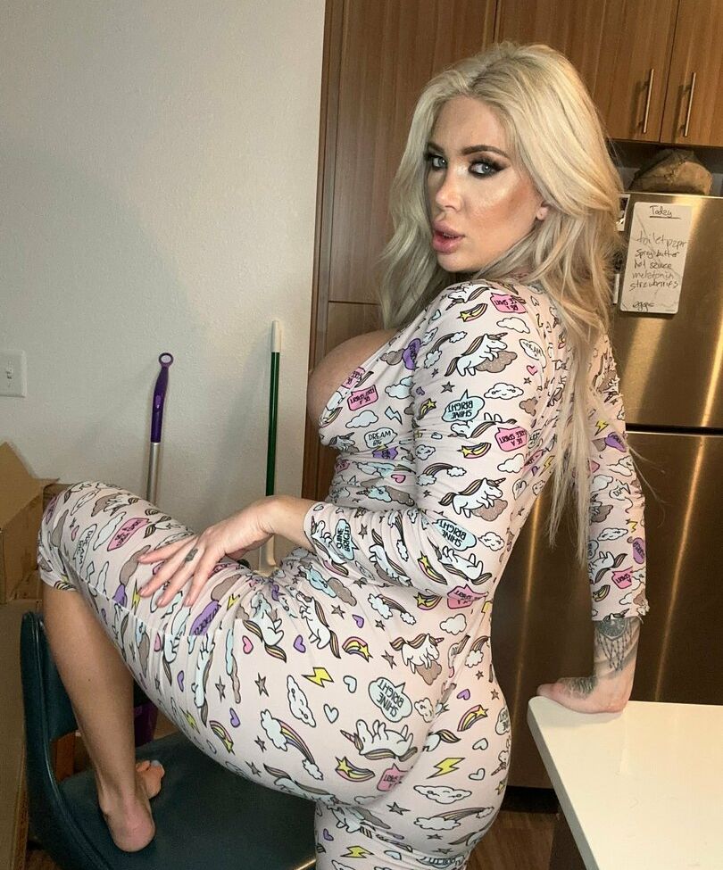 Christina Savoyy desnuda #108776848