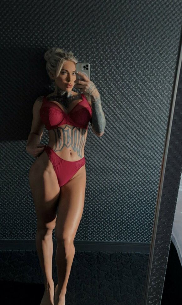 Christina Savoyy desnuda #108776856