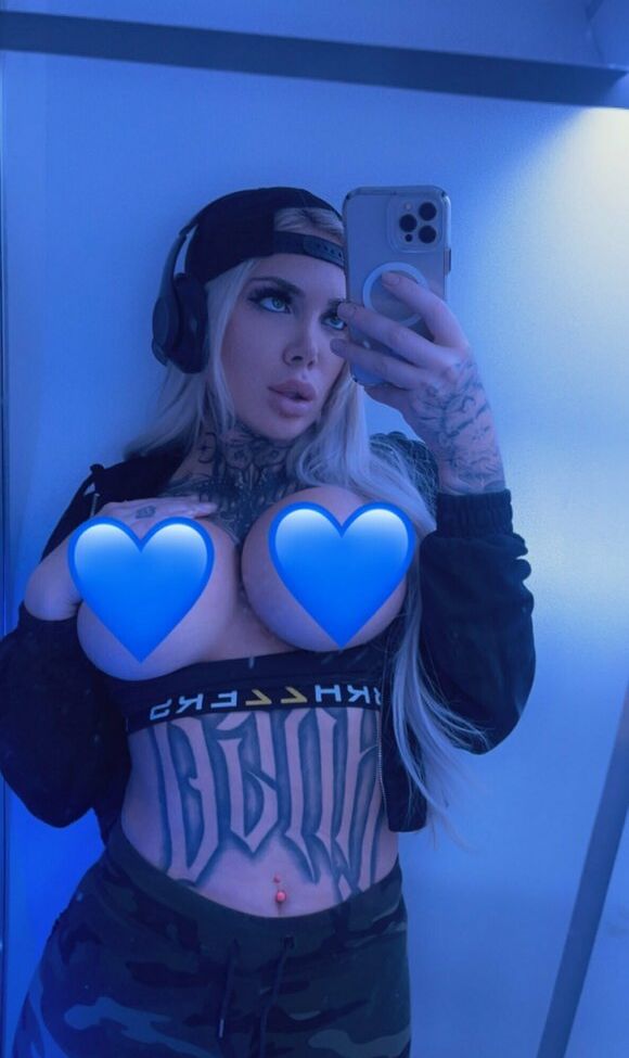 Christina Savoyy desnuda #108776896