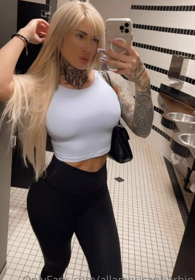 Christina Savoyy desnuda #108777047