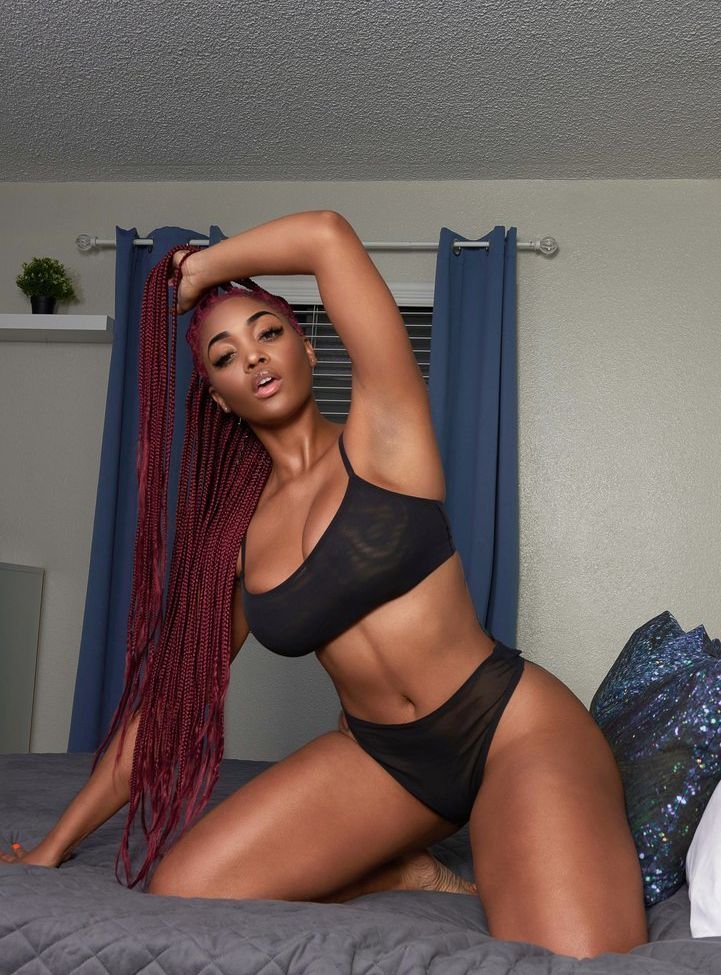 Mayberrychynna1 desnuda #109856136