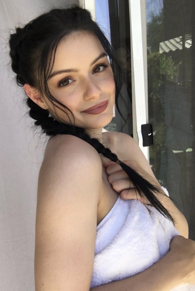 Ariel Winter 2 - Would you give this slut a thick cum facial #100253147