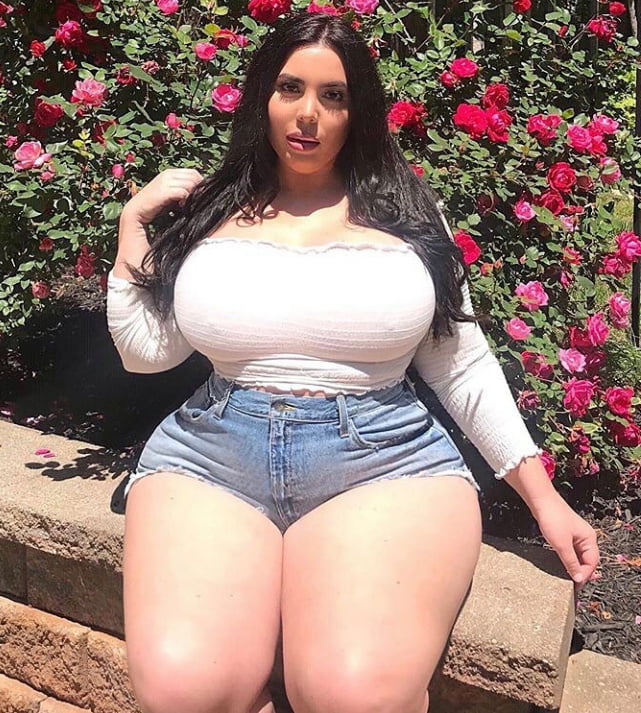 Thick and Curvy #92702039