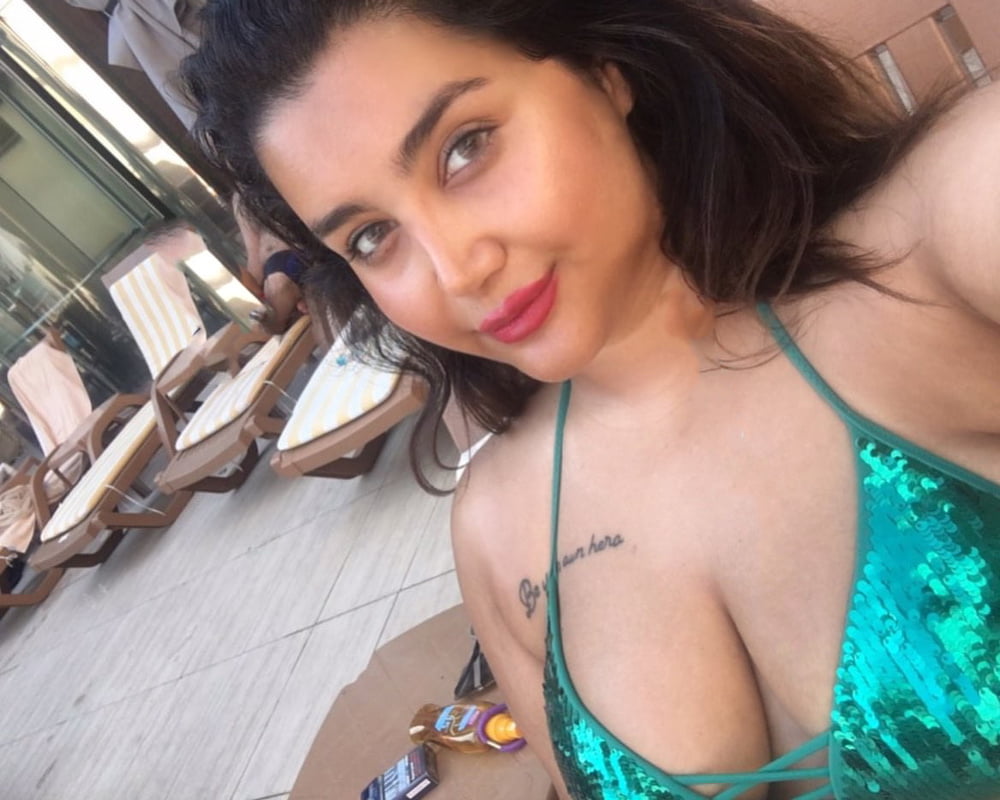 熱いイスラム教徒の女性3
 #104833773