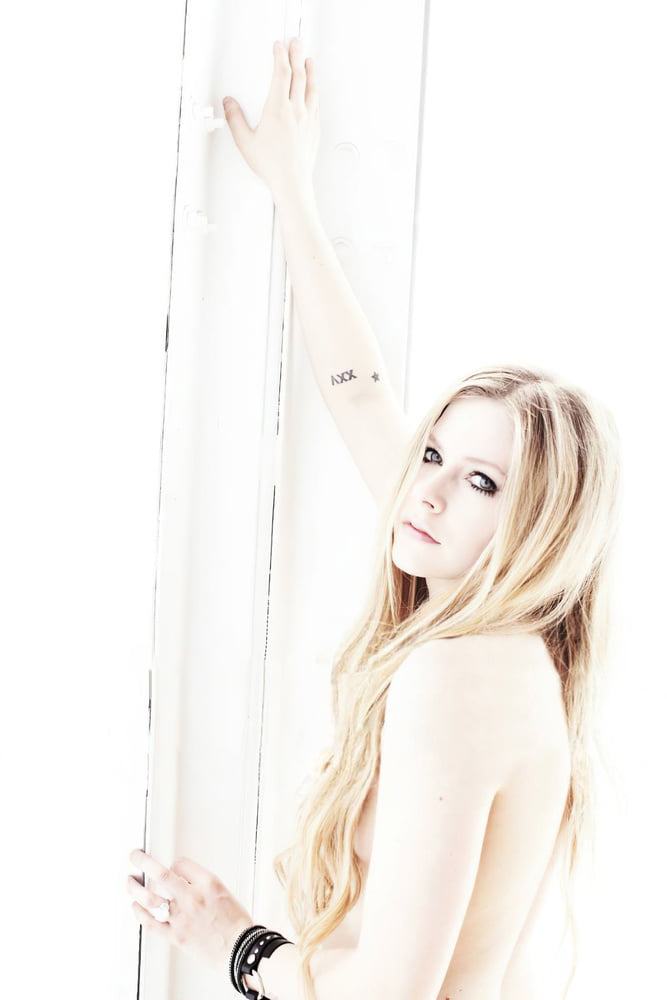 Avril Lavigne Princess of cum #96024632