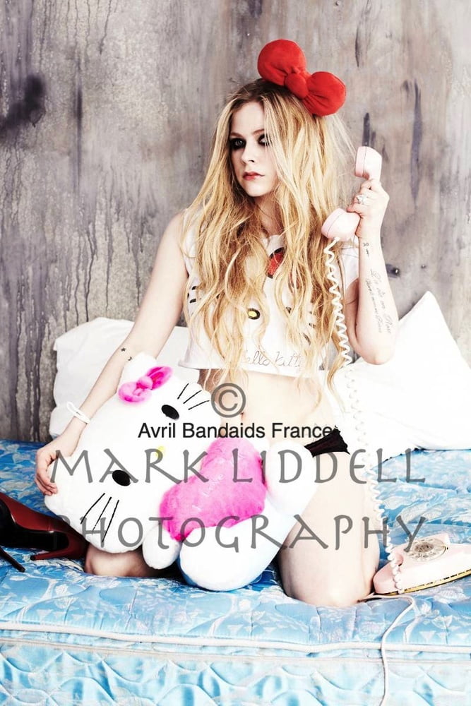 Avril Lavigne Princess of cum #96024642