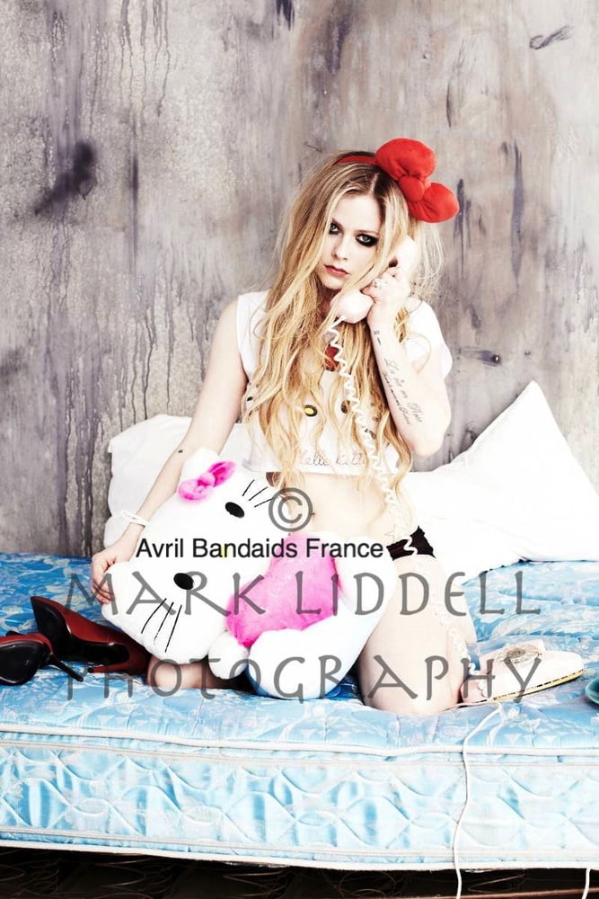 Avril Lavigne Princess of cum #96024645