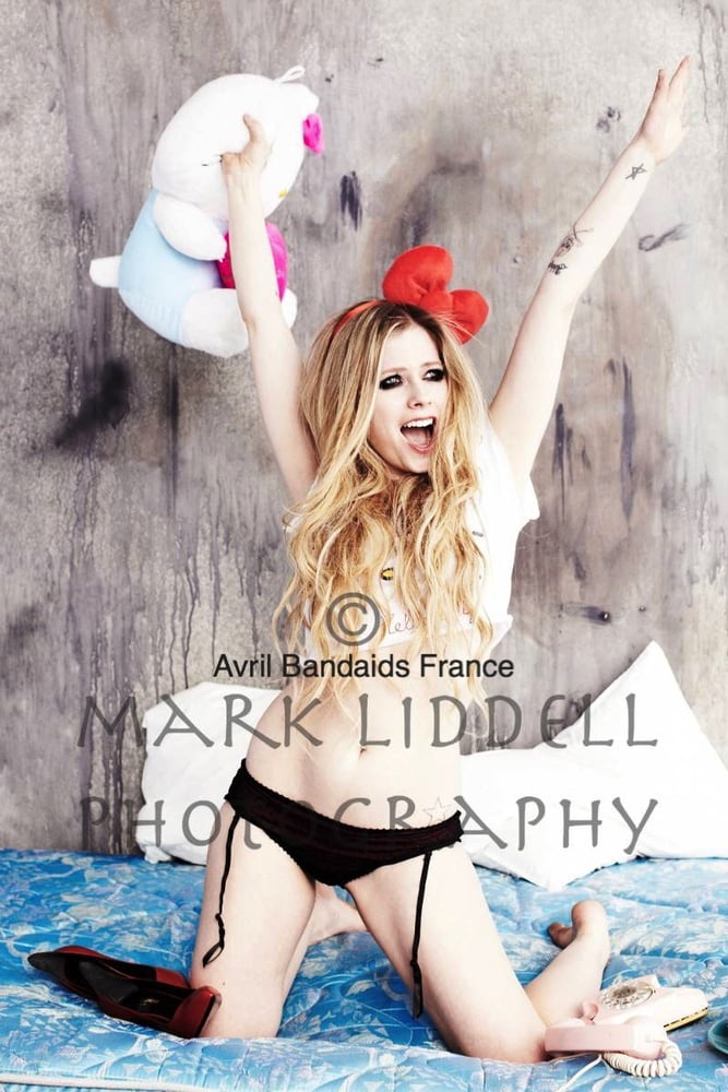 Avril Lavigne Princess of cum #96024648