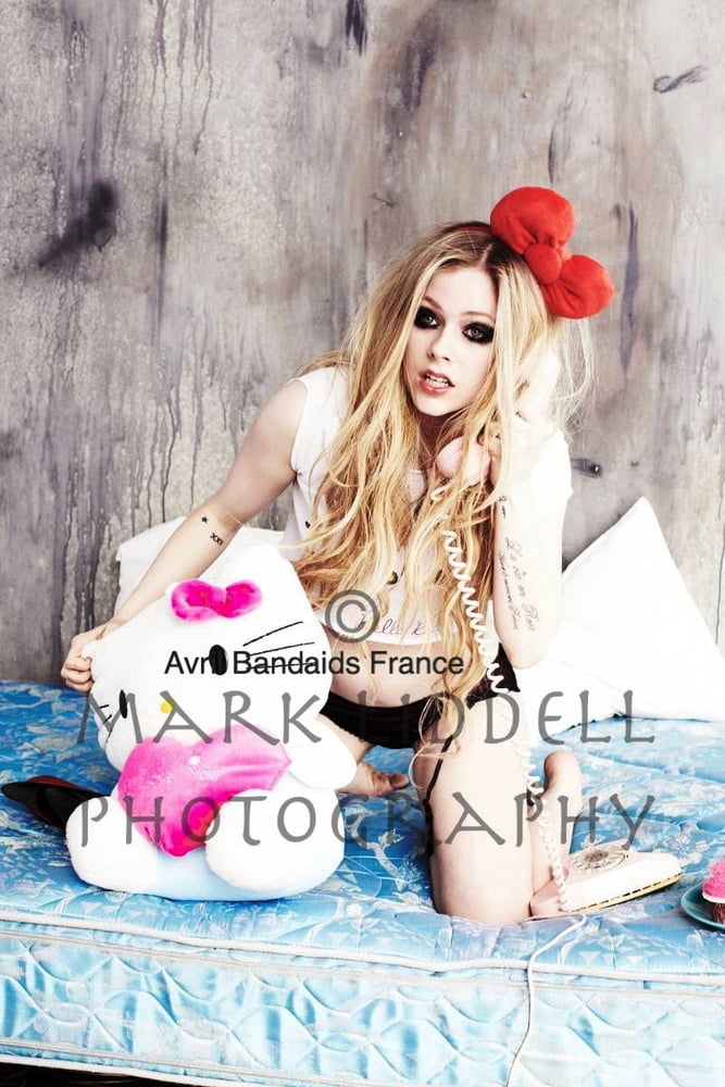 Avril Lavigne Princess of cum #96024651