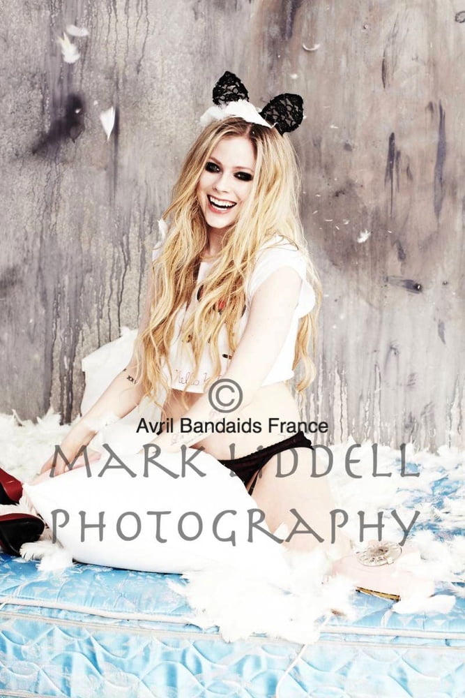 Avril Lavigne Princess of cum #96024660