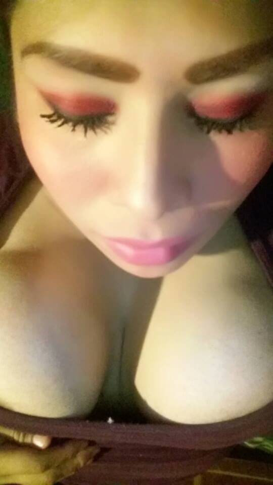 M i l f f b o w o r l d
 #96668179