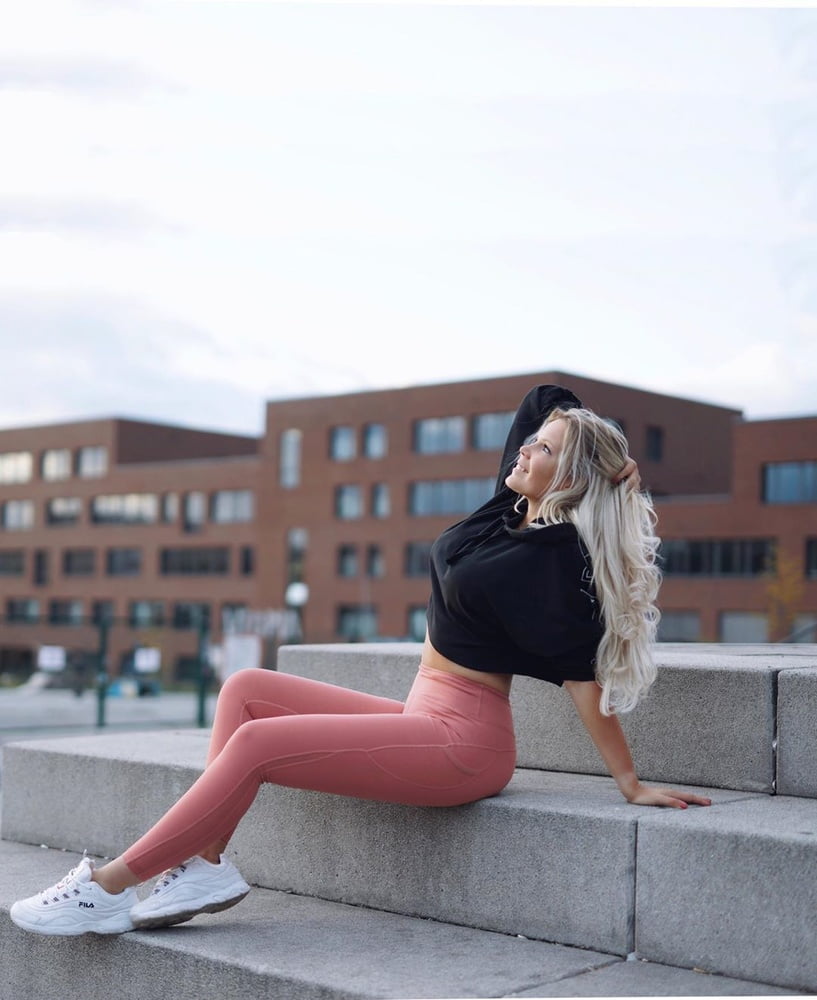 Corinna - heißes blondes deutsches Fitnessstudio-Babe - tolle Titten & Arsch
 #89289125