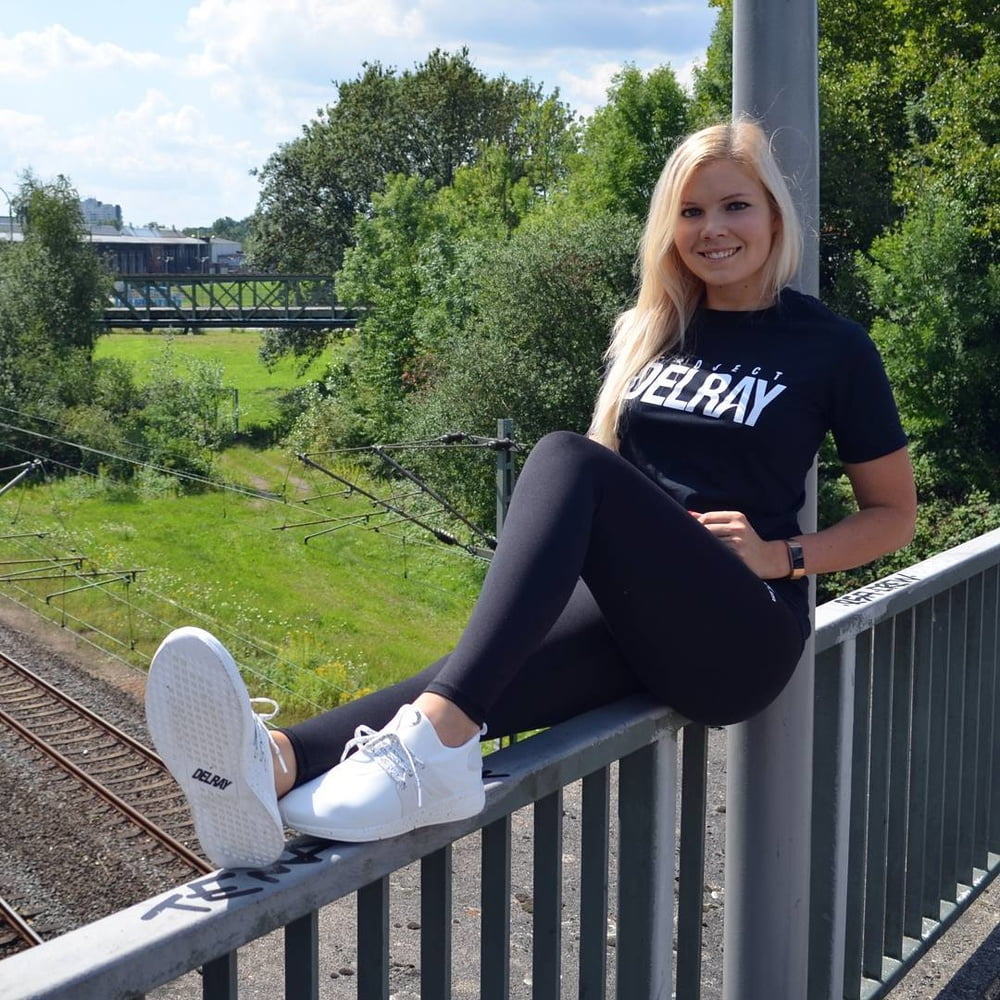 Corinna - heißes blondes deutsches Fitnessstudio-Babe - tolle Titten & Arsch
 #89289405