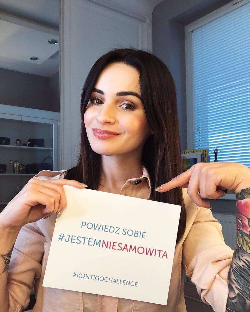 Ewelina lisowska sexy chanteuse polonaise
 #99689549