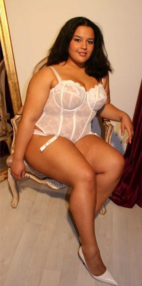 Caderas anchas de las mujeres 329
 #104976700