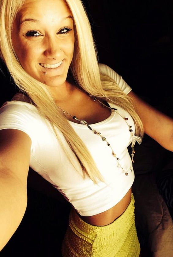 Poussin blond selfie
 #105936667