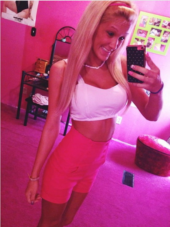 Poussin blond selfie
 #105936729