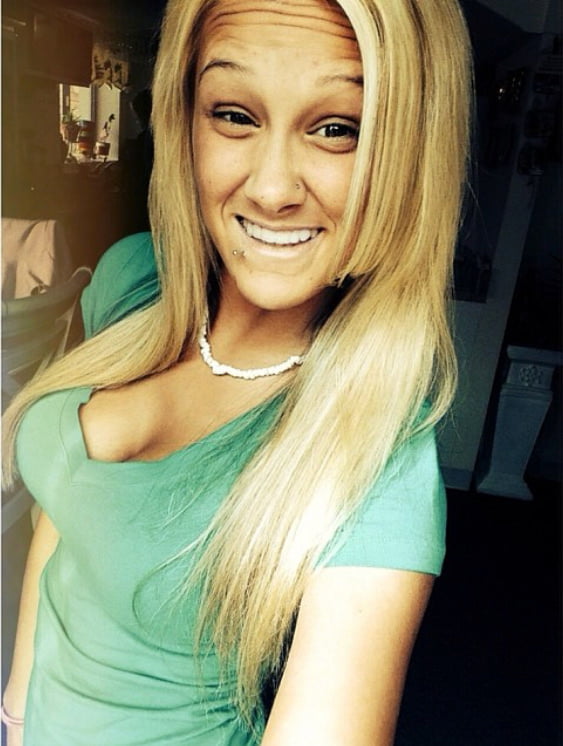 Poussin blond selfie
 #105936731