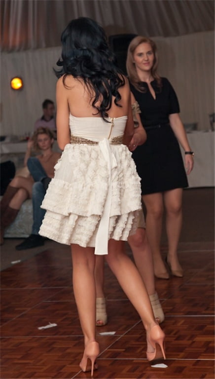 Ese vestido, esas piernas, ese culo
 #95852575