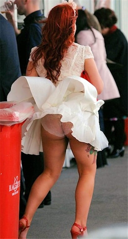 Ese vestido, esas piernas, ese culo
 #95852596