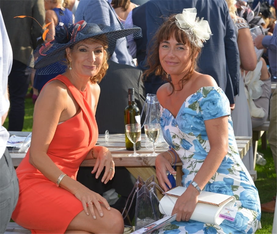 Ese vestido, esas piernas, ese culo
 #95852623