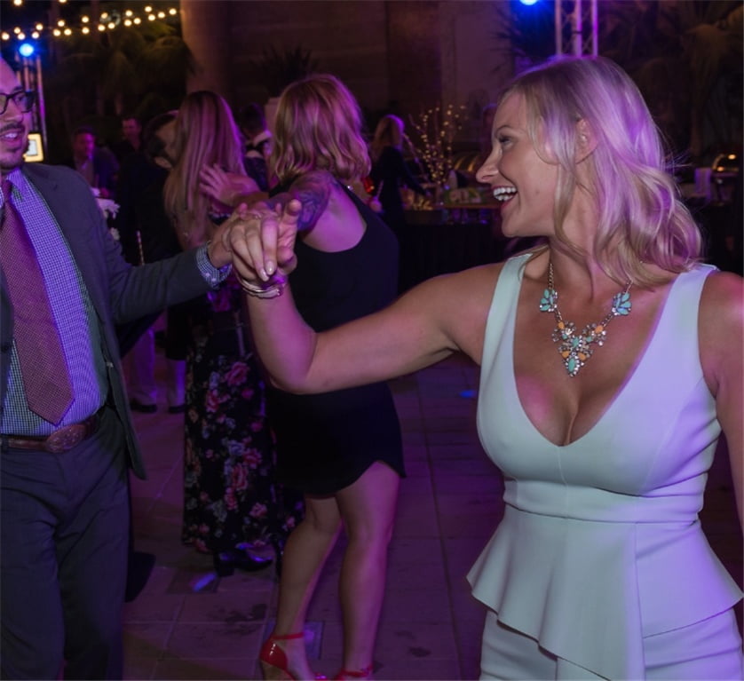 Ese vestido, esas piernas, ese culo
 #95852637