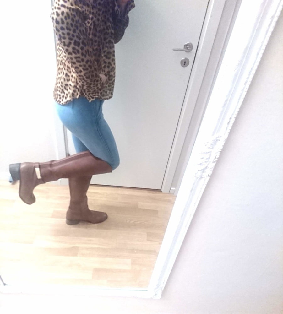 Moi et mon jean et mes bottes sexy
 #94459024