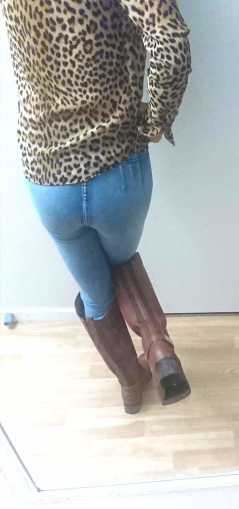 Moi et mon jean et mes bottes sexy
 #94459026