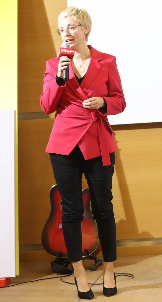 Doris hummer - österreichische milf politikerin in strumpfhosen
 #87980405