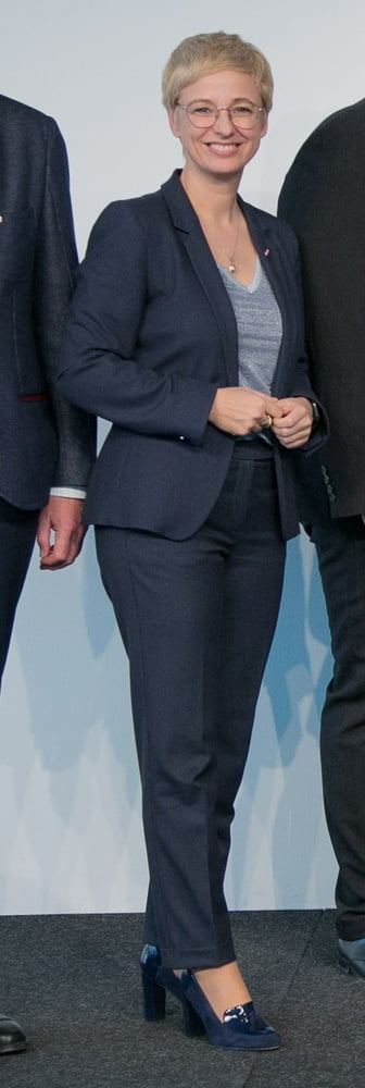 Doris hummer - österreichische milf politikerin in strumpfhosen
 #87980426