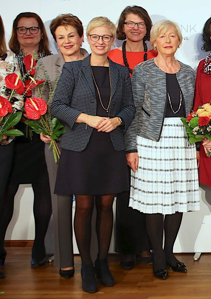 Doris hummer - österreichische milf politikerin in strumpfhosen
 #87980479
