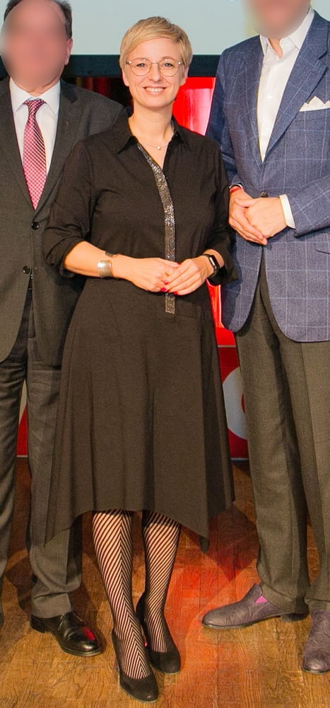 Doris hummer - österreichische milf politikerin in strumpfhosen
 #87980482