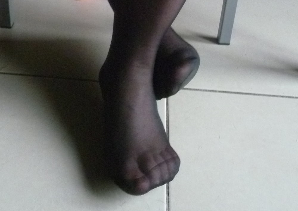 ses pieds en nylon a couvrir de sperme #106364688