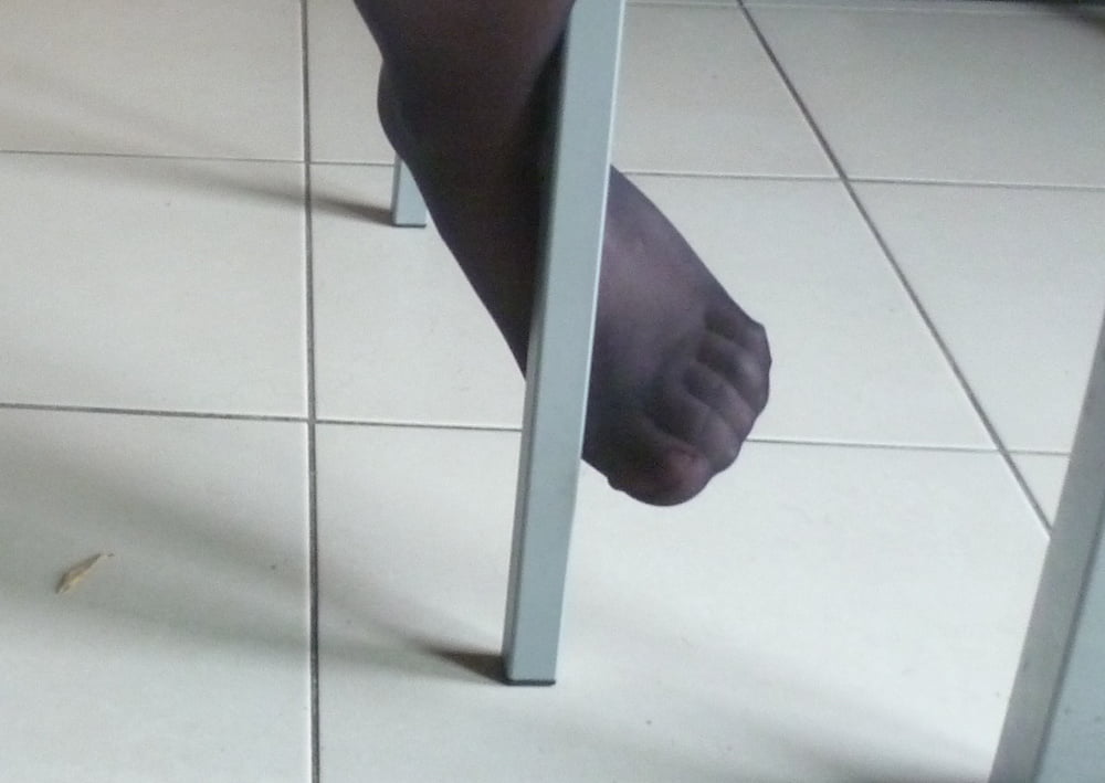 Ses pieds en nylon a couvrir de sperme
 #106364699