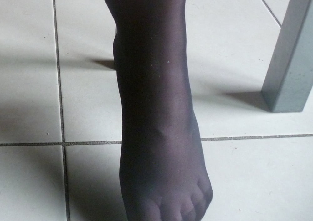 ses pieds en nylon a couvrir de sperme #106364705