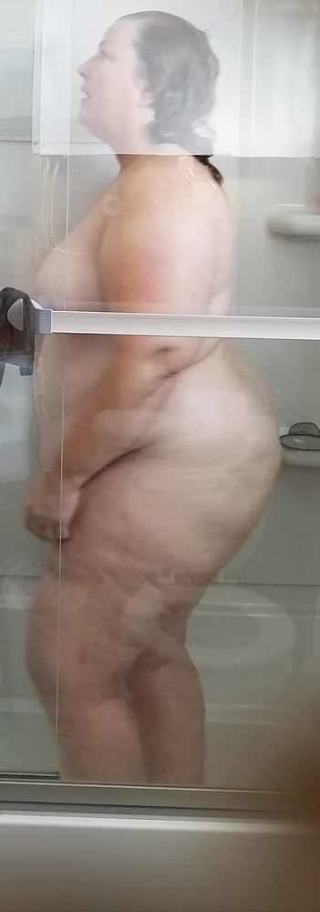 Femme porcine laide chris salle de bain
 #90662202