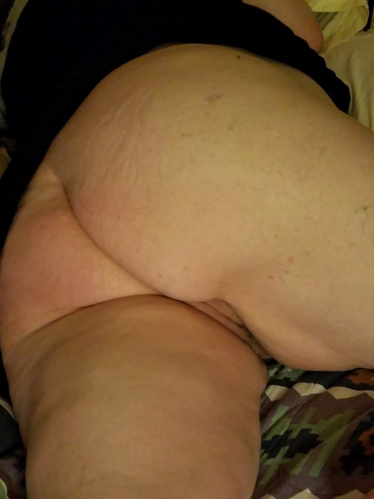 Awesome BBW&#039;s ass in the air showing off that big pussy #105042026