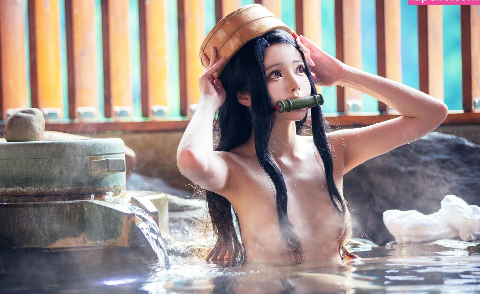 Hachi desnuda #108366153