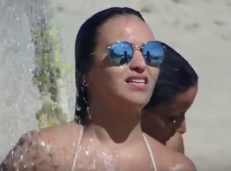 Morena Gostosa Na praia Lavando a PPK #90651722